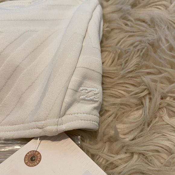 NEW WITH TAGS Billabong bikini top - Picture 6 of 7